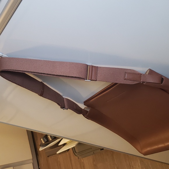 Everlane The Form Shoulder Bag - Picture 5 of 16